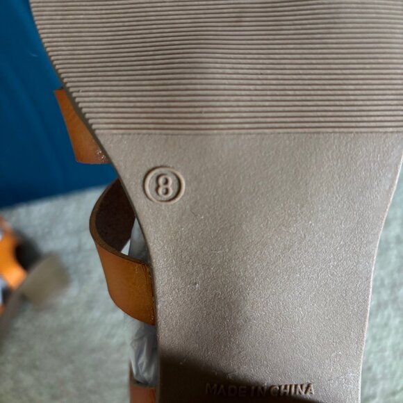 NWOT Old Navy Gladiator Block Heel Color: Brown Size: 8 - Picture 6 of 6